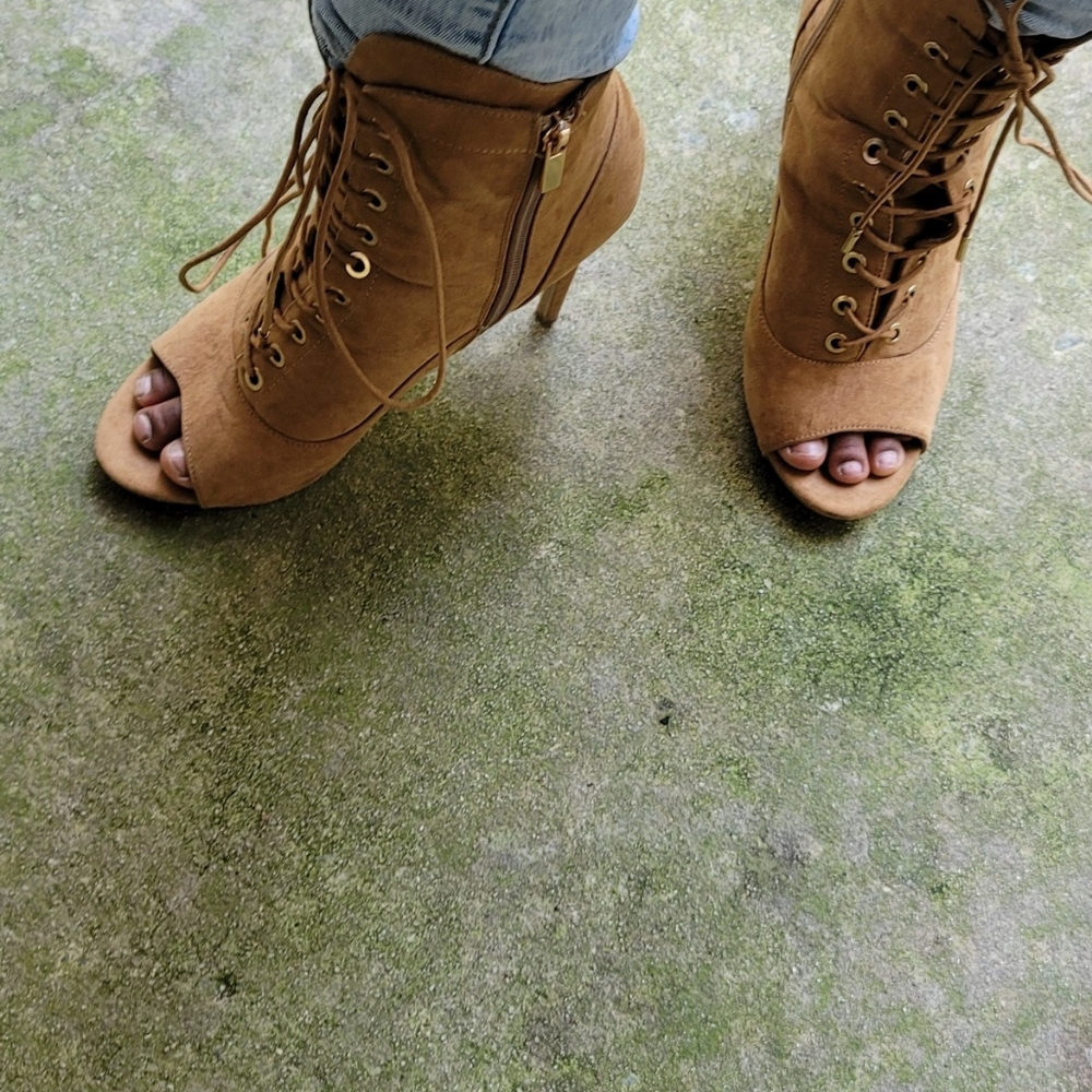 Heel boots